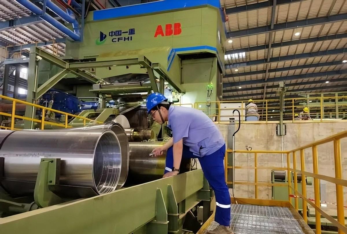 咱老百姓平时聊起大飞机、航母，总觉得那是“黑科技”遥不可及，可谁能想到，当年咱们