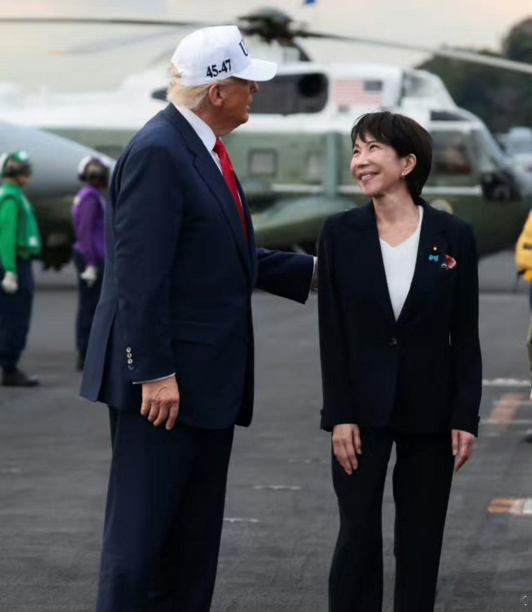 高市早苗演砸了这眼神都快拉丝了…… ​​​