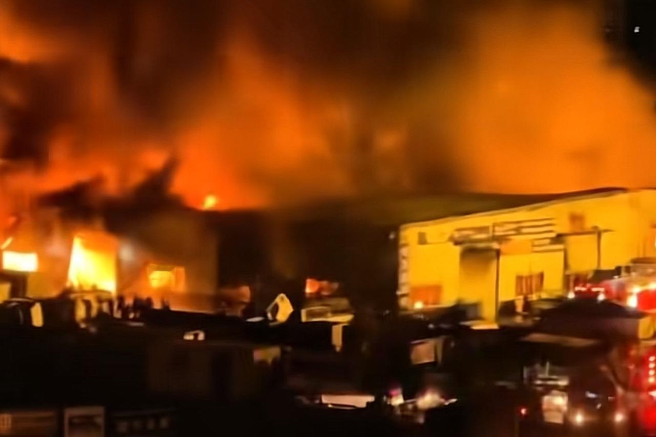 榆林粮库一把火，全网先问“账本还在吗？”这反应，谁懂啊！

1月12号深夜烧起来