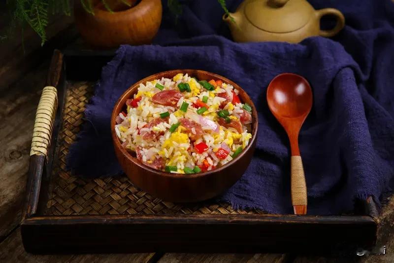 幸福就是日常里妈妈做的那碗炒饭、爸爸张罗的年夜饭，是一家人围坐共享柴米油盐酱醋茶