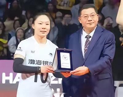 刘立雯一个很普通的女排运动员，今年的联赛因为孟之旋受伤的影响，她独自一人挑起重担
