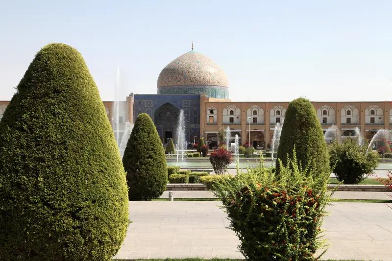 美伊核问题谈判存在三大核心难点，双方立场本质对立、信任基础崩塌、外部势力干扰，使