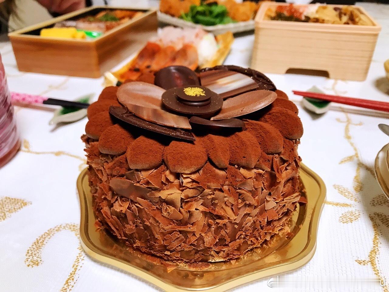 【搬运】2018年11月15日我家餐桌今晚全是现成的三文鱼肚便当➕扇贝蟹肉鱼籽咸