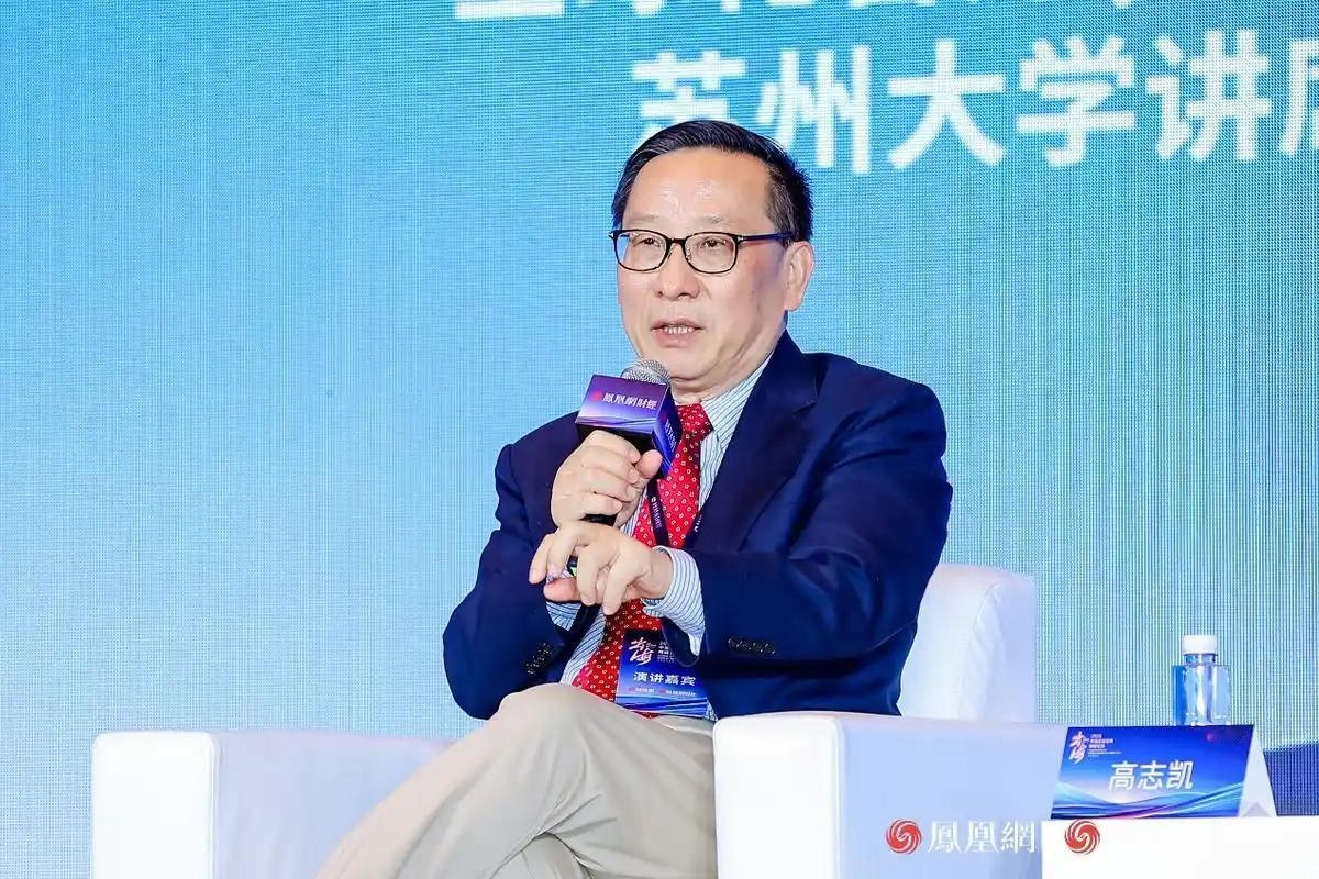“高志凯一句‘先把印第安人账算清’，弹幕直接刷屏。”
 
事情发生在，清华讲堂的