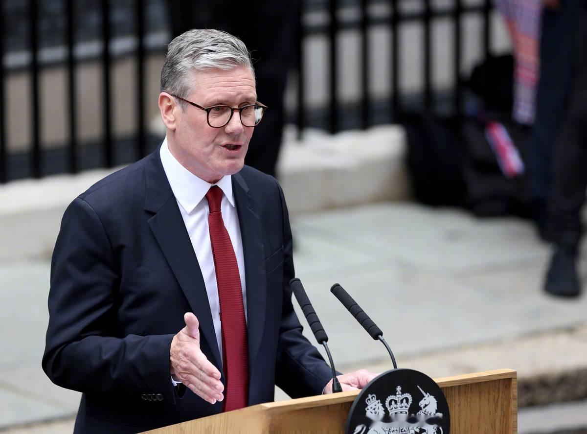 英国首相宣布：100%支持乌克兰。

8月18日这天，俄乌博弈的背后推手彻底摆到