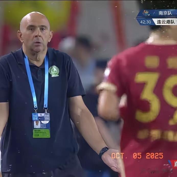 拿着业余比赛的薪水，操的心却比欧冠教练还多——本来常规时间就能打卡下班，偏偏要整