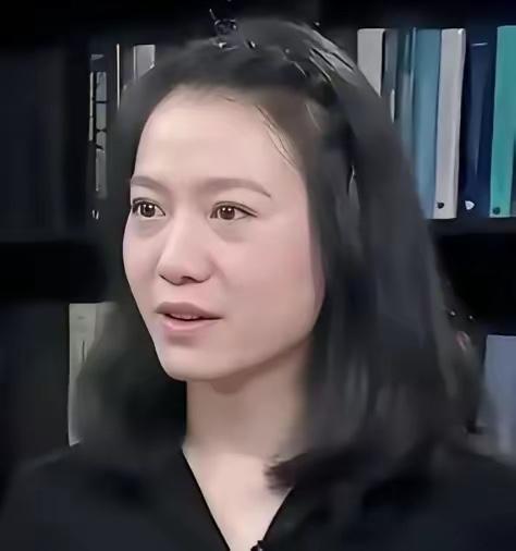 全网对翁帆的刻板印象从来没变过。

所有人都笃定，她当年的选择，到头来只换来了清