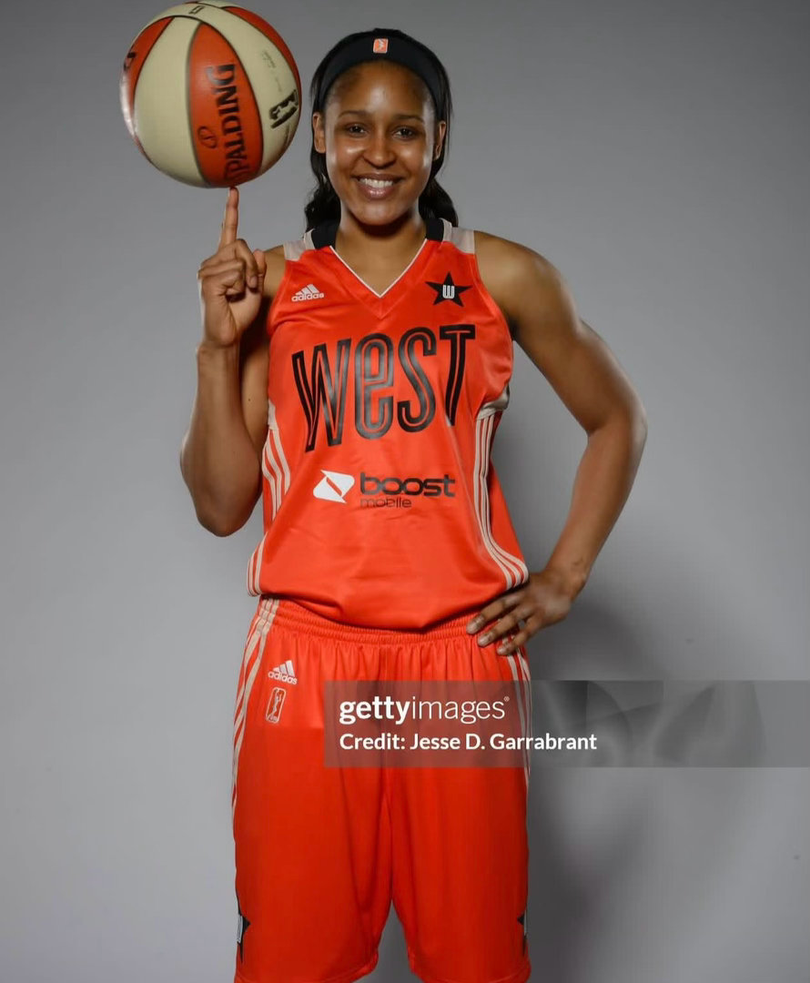 篮天下 “不败女王”玛雅·摩尔，有史以来最好的球员之一。Images via b