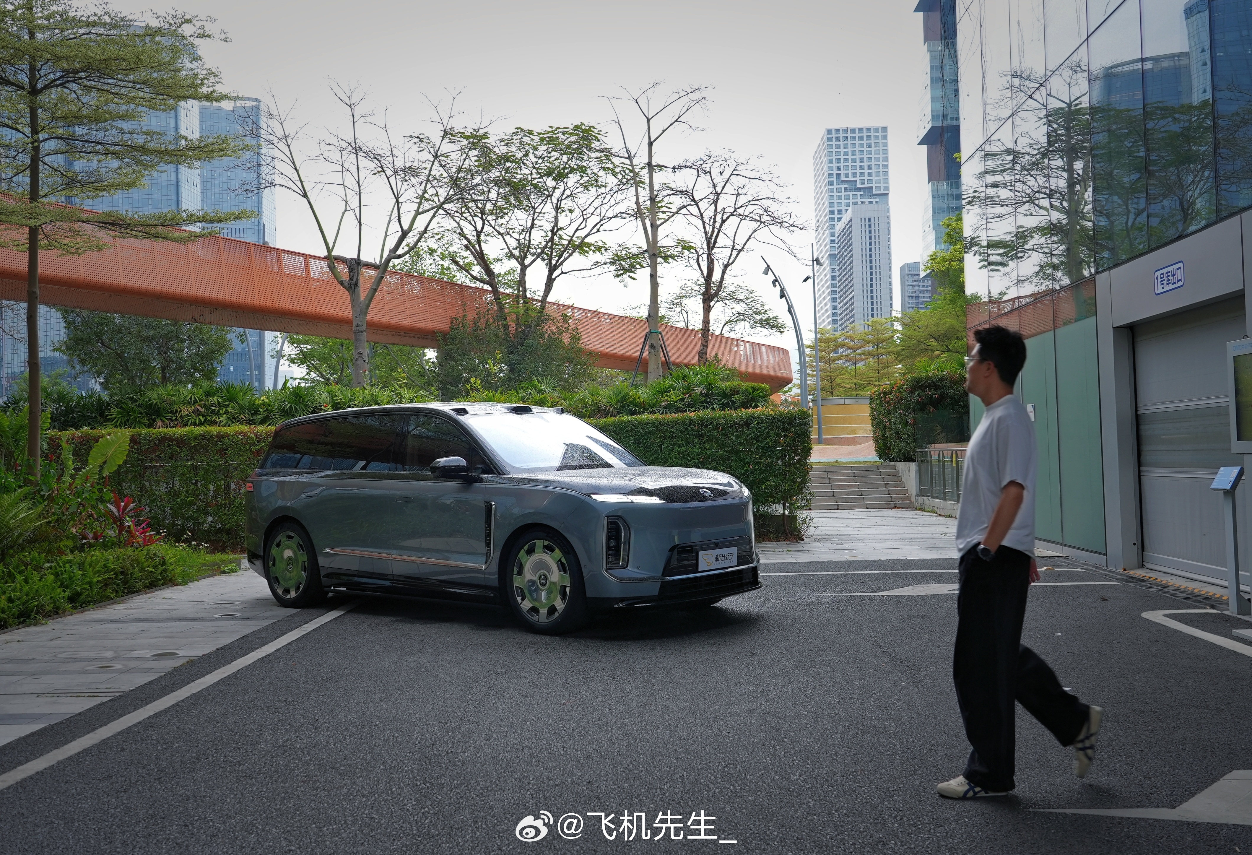 这次我们也是为数不多，能深度体验蔚来 ES9 整整一周的。明天早上九点，我们和大