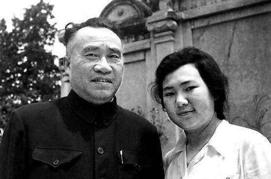 1965年朱德亲自写下请罪书并致电空军司令部，请求派直升机接朱敏到身边
1952
