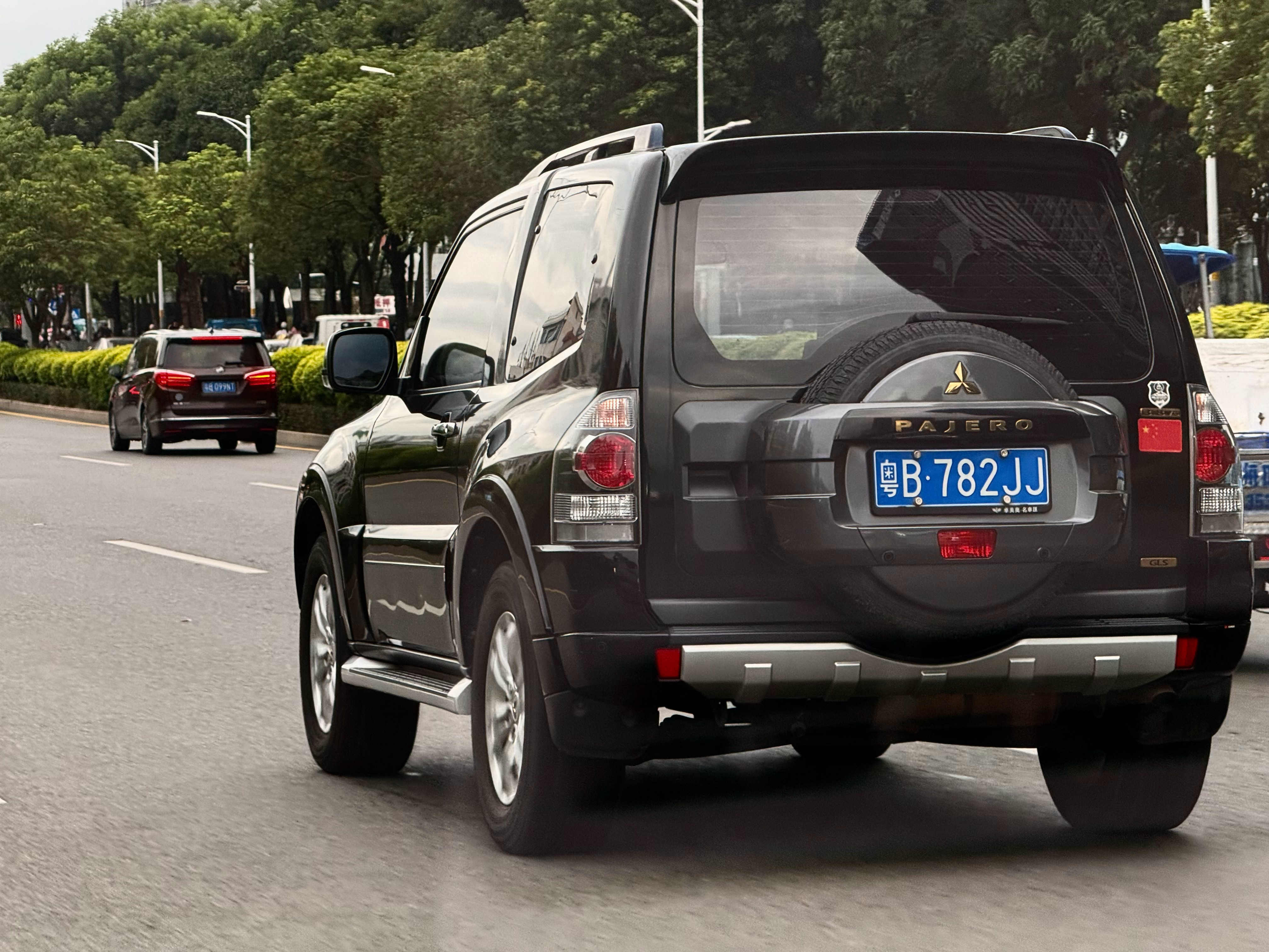 哎妈呀两门的硬派越野车我是真的好爱[舔屏]造型太太太可爱了！不管是两门的“山猫”