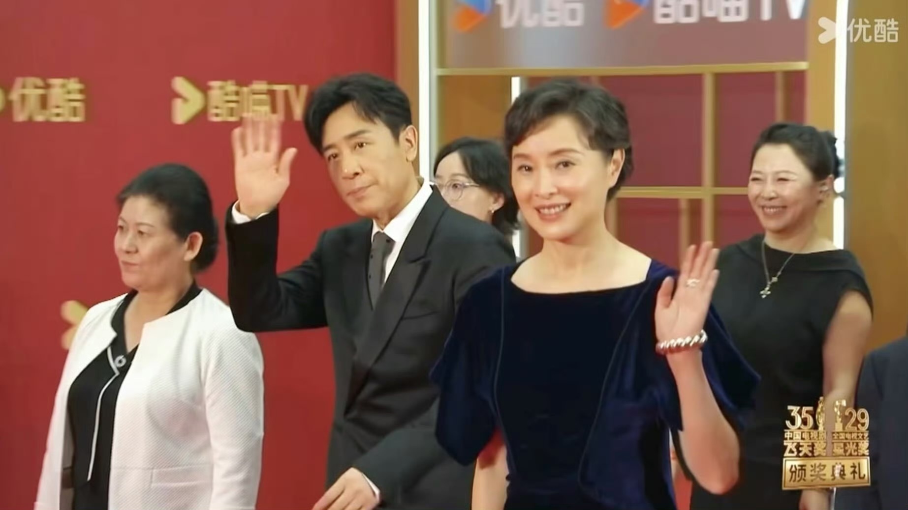 内娱中女飞天奖红毯造型飞天奖中女红毯飞天奖红毯，看实力派中女绽放光彩。闫妮、吴越