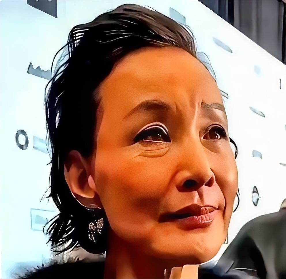 终于读懂陈冲藏了40多年的隐痛！19岁放弃国内影后光环，孤身赴美求学，却遭遇终生