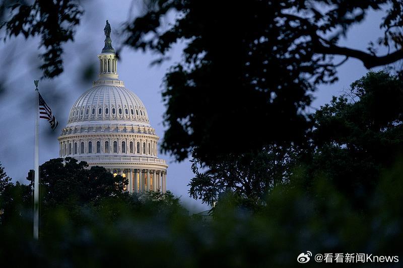 【众议院休会无法审议拨款法案 #美联邦政府部分停摆#】当地时间30日晚，美国参议