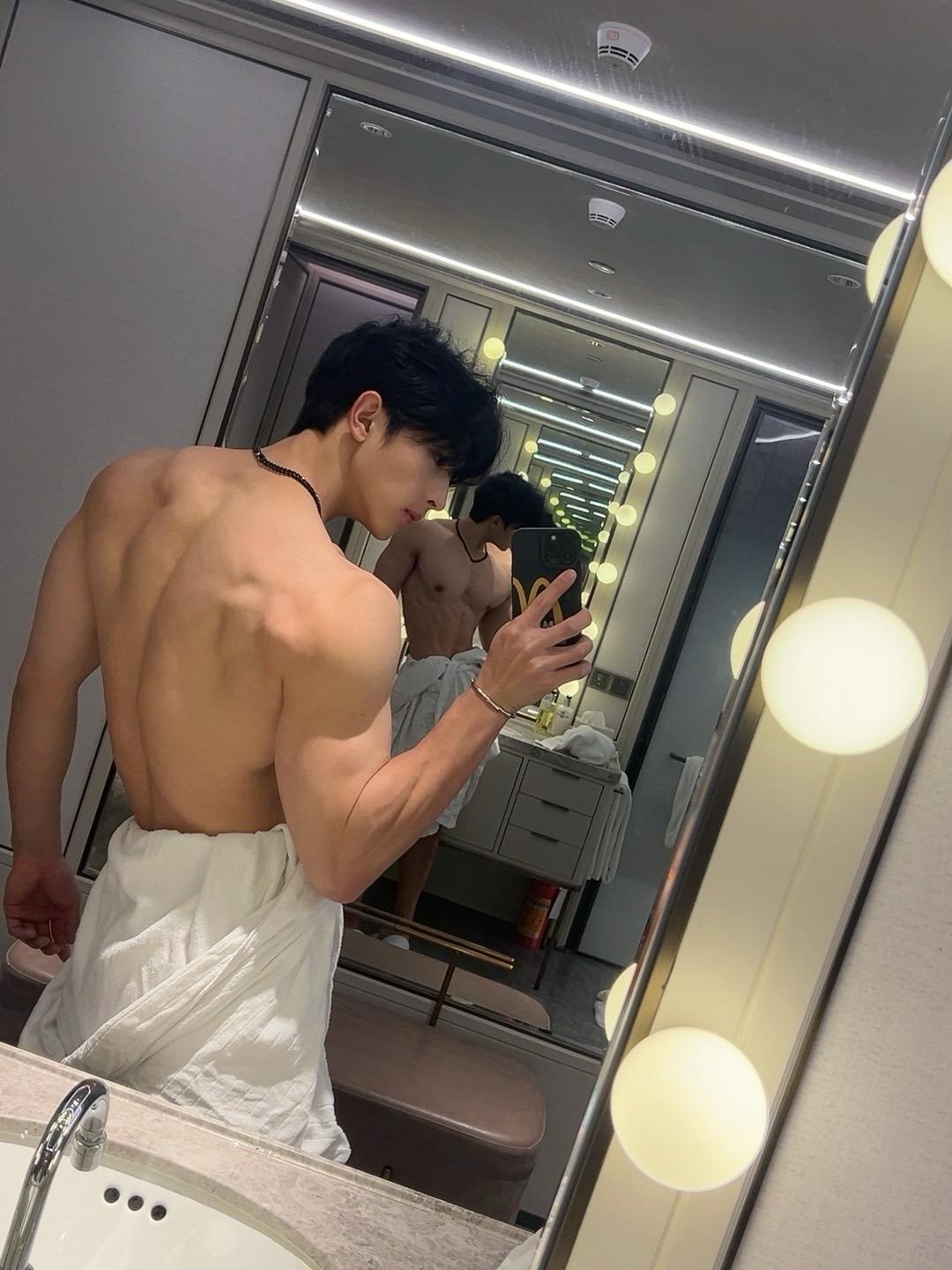 喜欢少年感的爹 还是爹感的少年