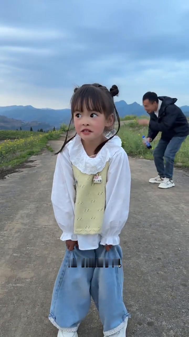 这时刮起了风，我这眼前雾蒙蒙，音乐前面有个黑影，口中默念如律令，玛尼贝贝红，哎呀