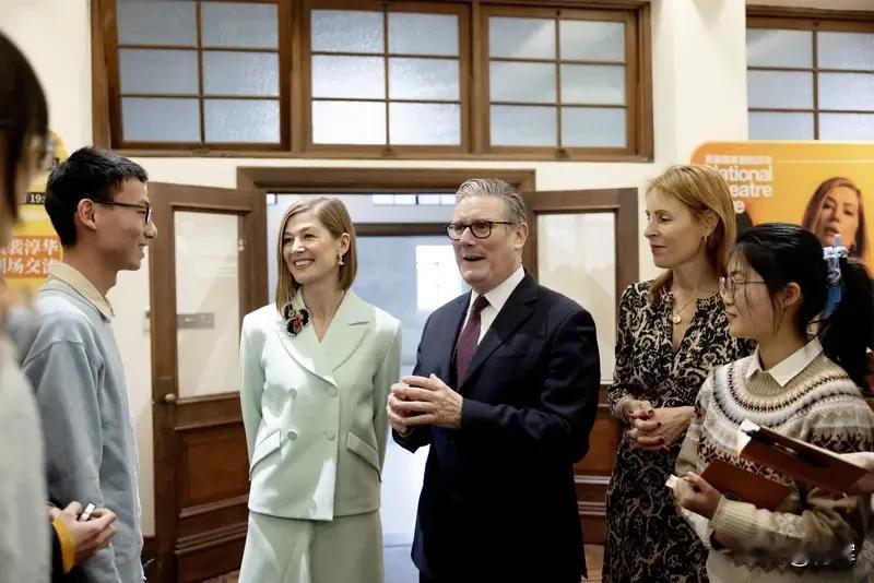 英国议员批评斯塔默访华:除了带回拉布布外，可能还有窃听器
目前斯塔默已经结束了对