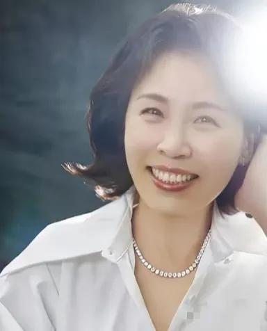 说白了，
 
面相是骗不了人的，
 
不信你看金惠景就知道了！
 
金惠景每次出