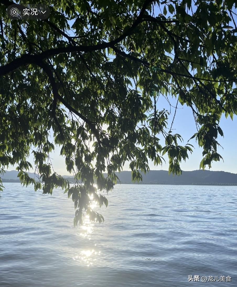 今年六月多地出现反常低温多雨天气，本该燥热的盛夏凉意频频，不少人因固守“六月必热