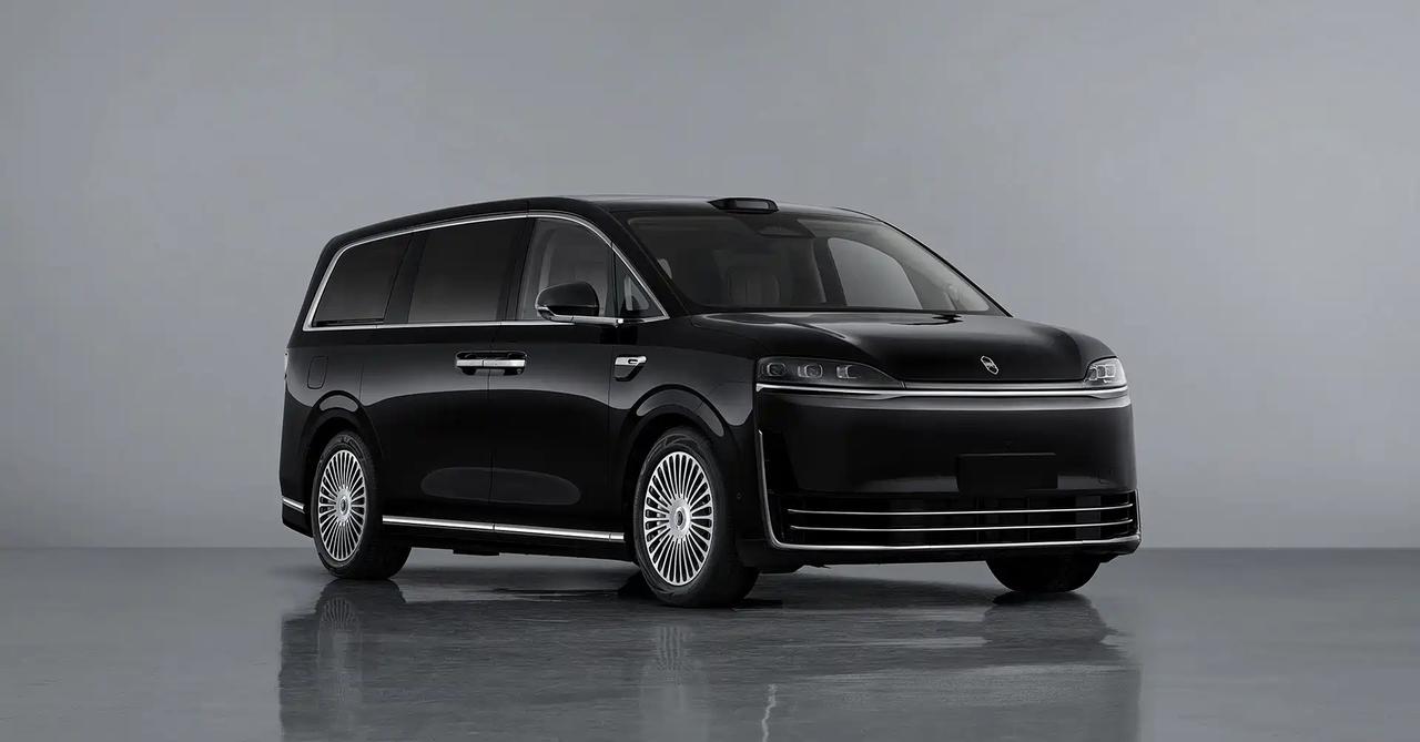 智界V9这申报图一出来，属实惊艳到我了！车长超5.3米的大型MPV，还有一堆华为