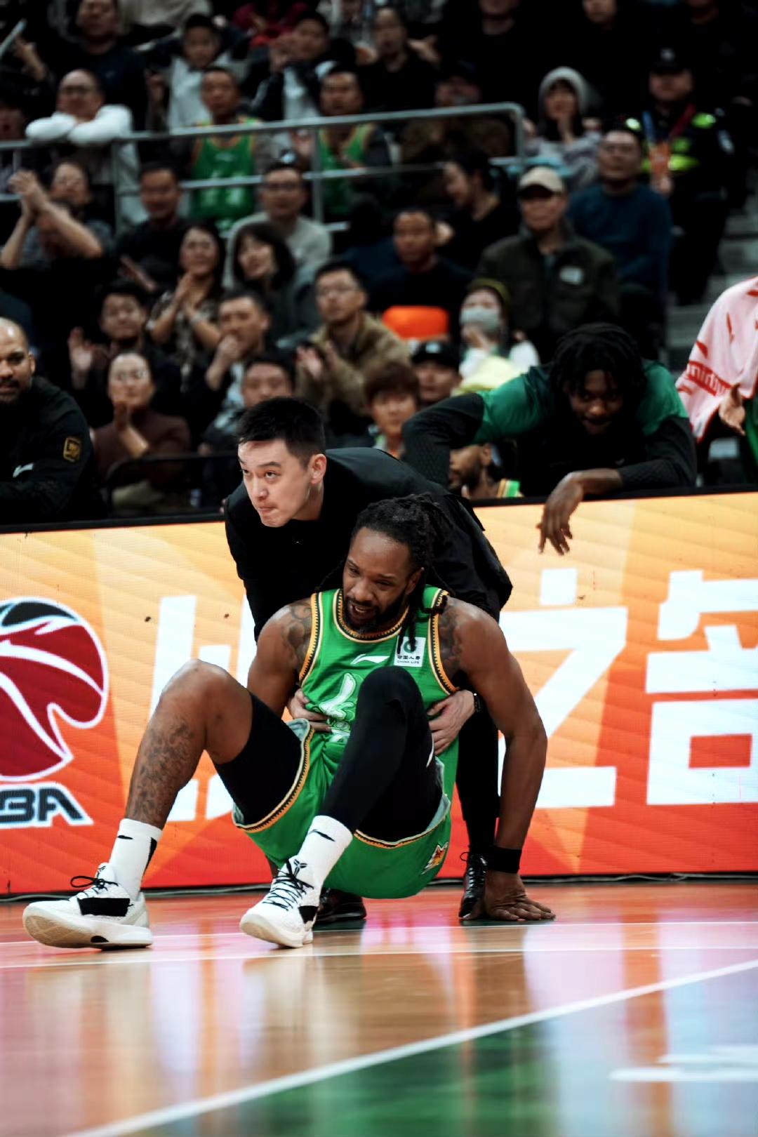 这个赛季对辽篮来说，肯定是非常困难的，杨鸣赛季前说目标打进季后赛，并非是谦虚而是