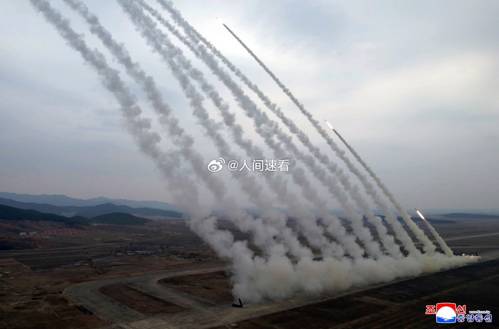 金正恩现场观摩远程炮兵训练朝鲜人民军西部地区远程炮兵部队火力打击训练３月１４日进