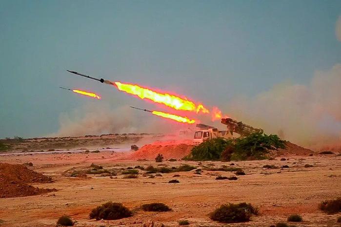 伊朗损失2700亿不慌，转头向5个阿拉伯国家索赔，这招太绝了
今天咱们聊一个真正