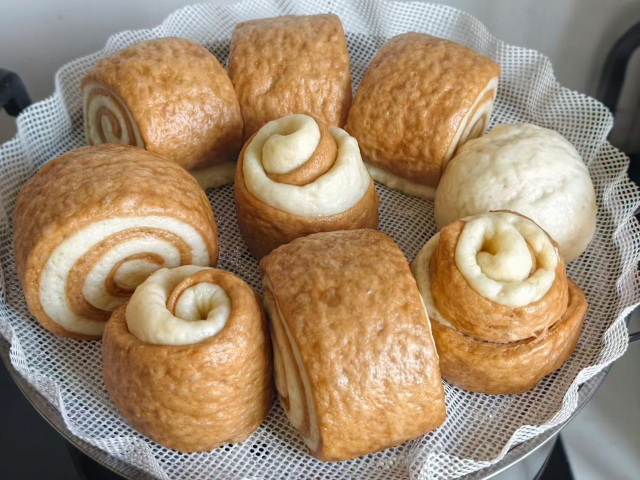 饼香满屋飘，甜蜜入梦来。自己做的，刚出锅，这叫什么？坐标山东鲁西南。[作揖][玫