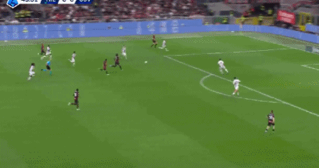 2025-26赛季意甲第34轮在圣西罗球场展开角逐，AC米兰主场迎战尤文图斯。最