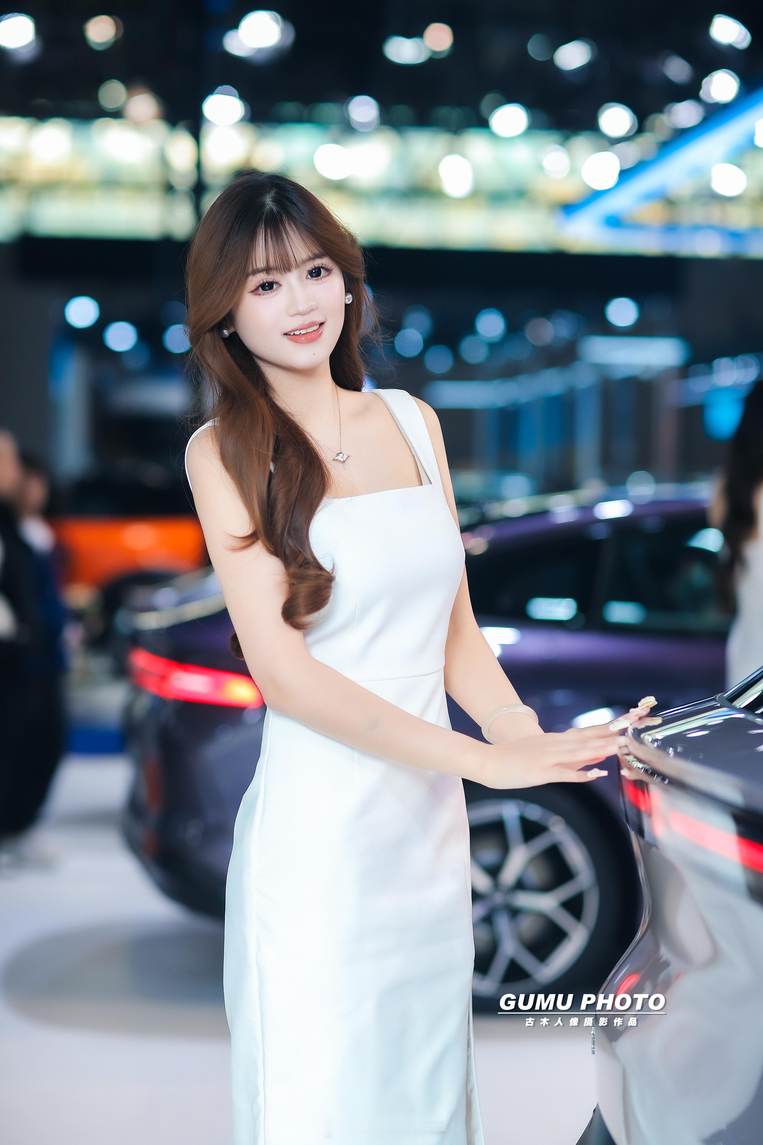 2025重庆汽车消费节长安启源展台模特小姐姐 2025重庆汽车消费节 