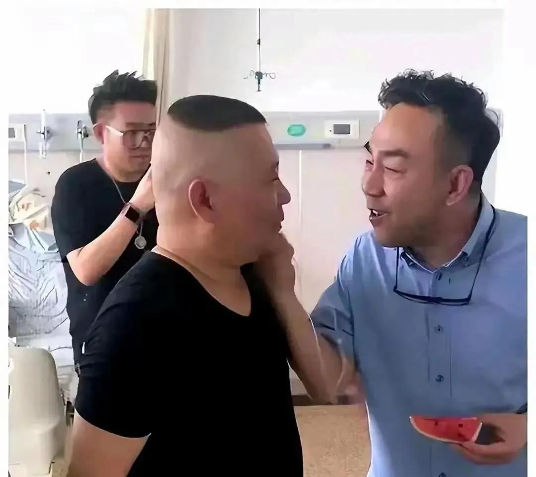 杨五爷打脸郭德纲
这是海青摆谱啊！俗话说，打人不打脸啊。杨老五那么没大没小。
虽