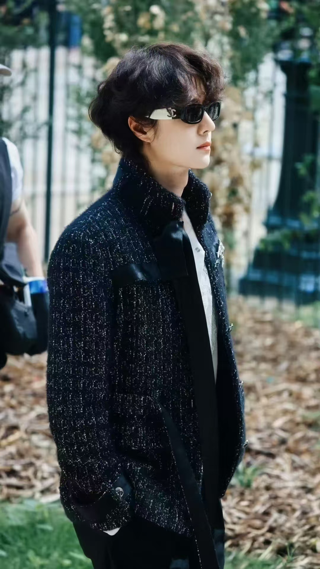 探索新境导演感谢王一博 他的每一次尝试都自带光芒——闭眼触摸海洋生物的纯粹，夜探