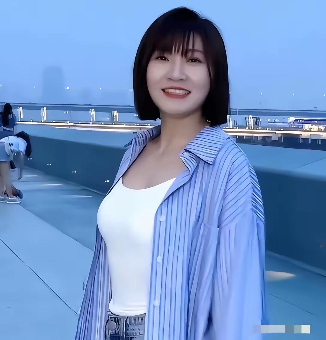 奉劝大家一句，
千万不要被王暖暖骗了，
她根本就不值得同情，原因很简单那就是她太