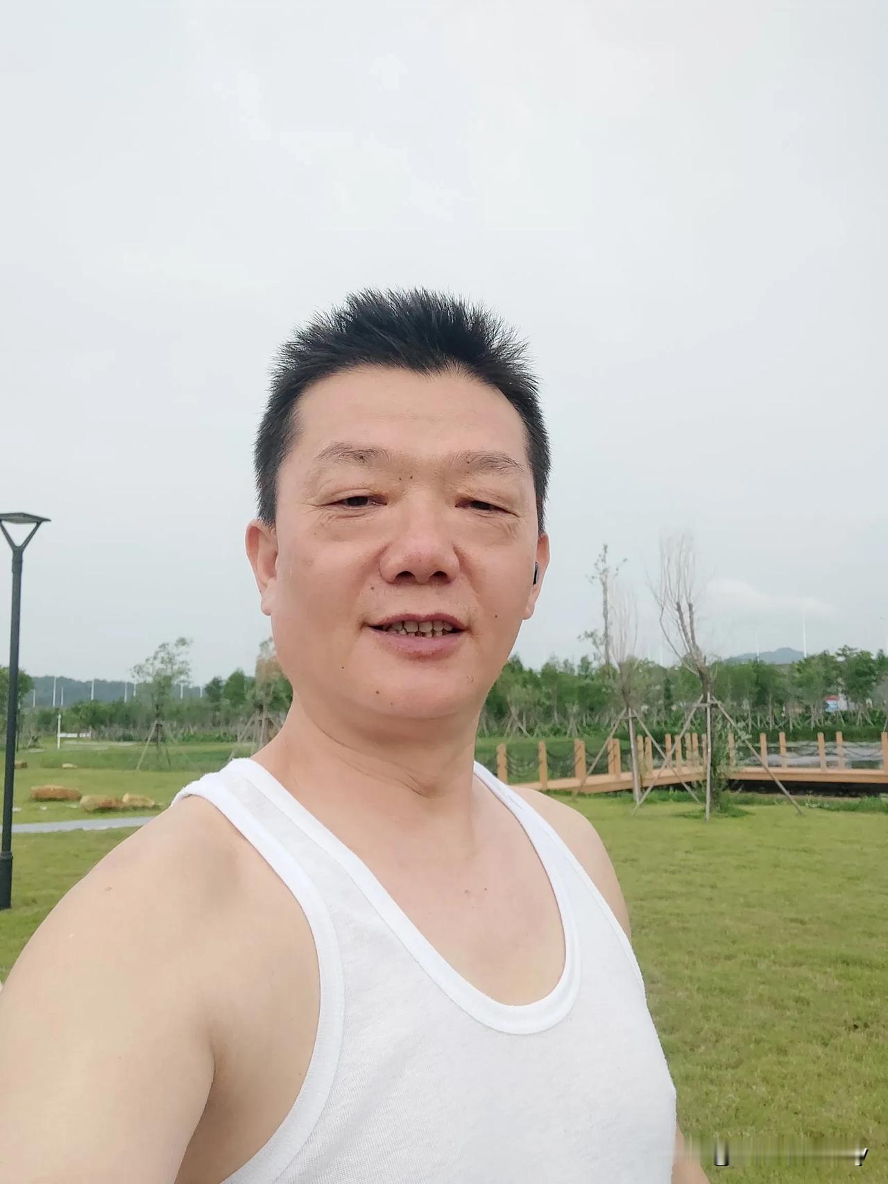 儿时玩伴今何在，
创业失败当老赖！
儿时玩伴今何在？
接下去的诗句任有你来填，天