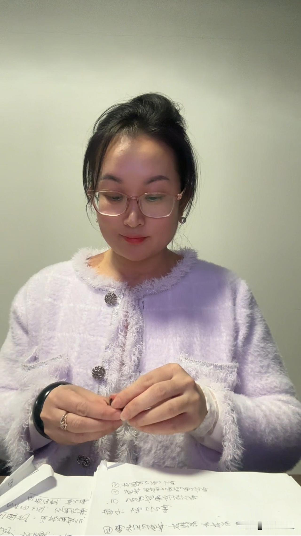 一定要分开洗，而且是手洗，洗完内裤再洗袜子。