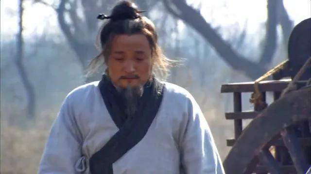 活在人世间,你不强大谁会高看你?
活在人世间，强大不是用来被人高看的，是用来在没