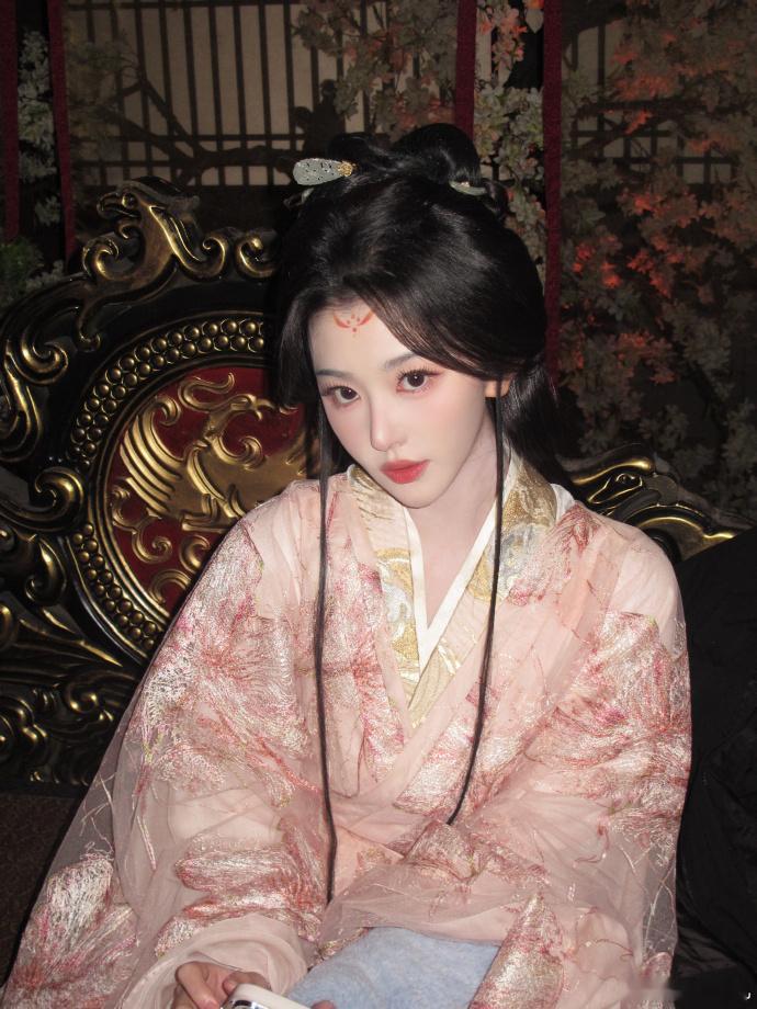 孔雪儿真公主来的孔雪儿昭阳公主日记解锁孔雪儿昭阳公主剧照日记，素衣造型剧照氛围感