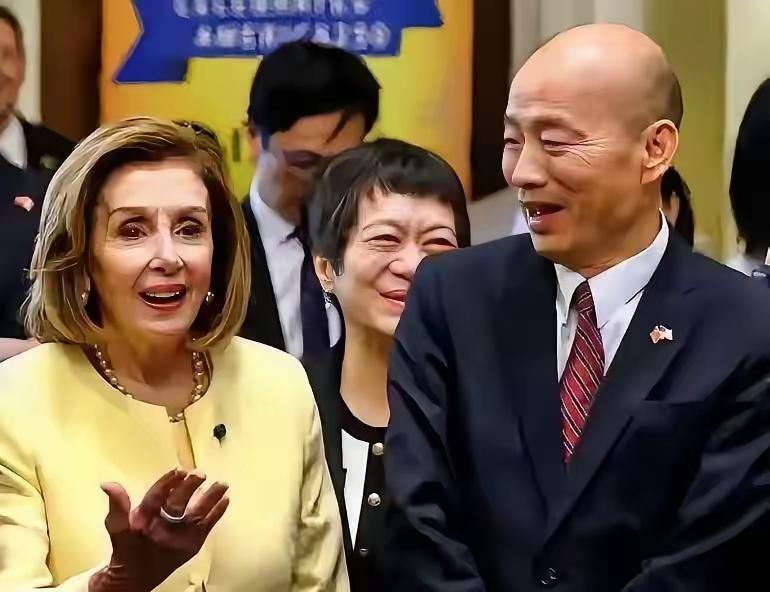 湾湾访美众相图，心灵的下跪是站不起来的。见到了“主子”是真诚的献媚，他们才是十足