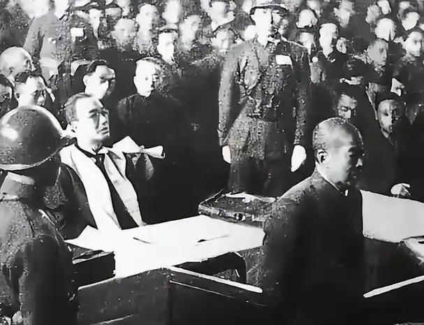 1948年12月24日，东条英机等人刚被处决第二天，一批甲级战犯嫌疑犯就被释放，