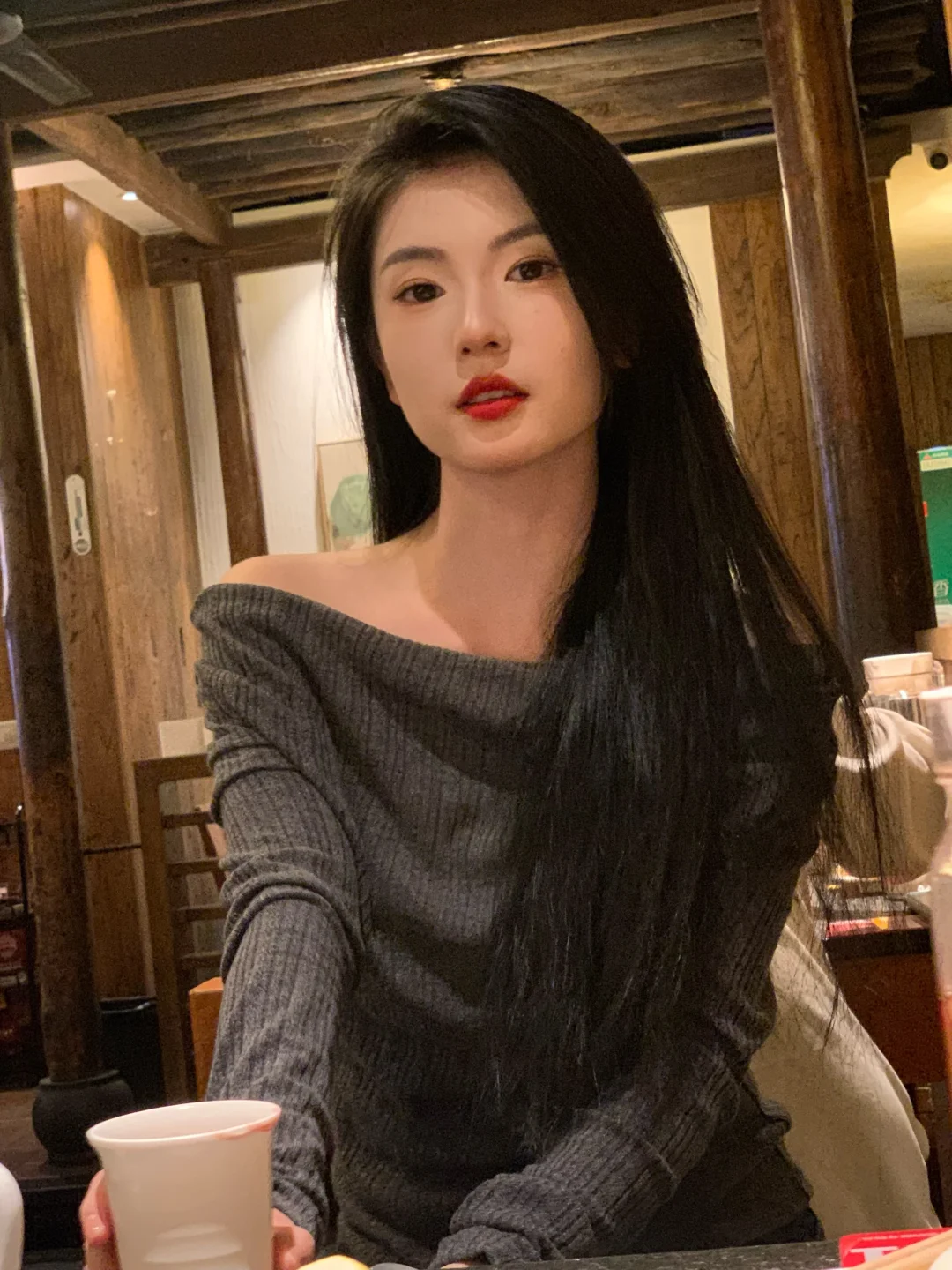 化妆师画的妆 问题到底在哪啊…