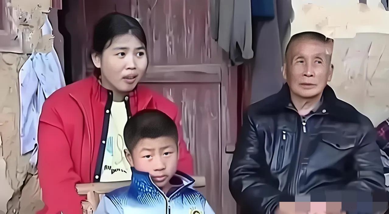 2013年，63岁大爷，收留16岁女孩当老婆，不久后生下1子。谁知，13年后，7