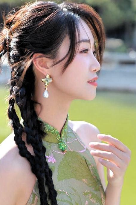 在内娱一众艺人里，蓝盈莹一直是个很特别的存在，很多人都摸不透她骨子里那股不服输的