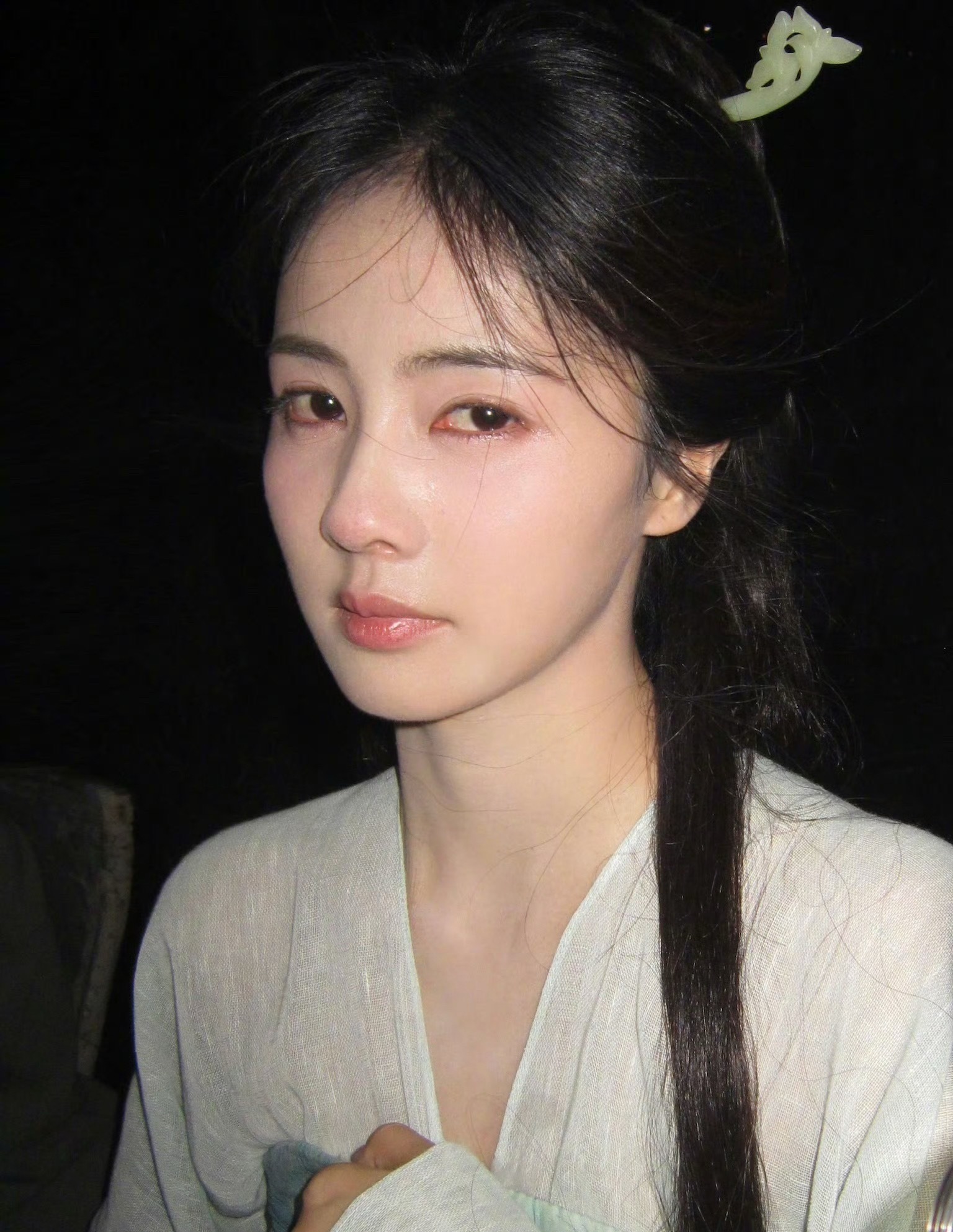 白鹿哭肿了 共情力强的演员就是很容易把自己投入到角色中戏剧中，反正爱上白鹿我很幸