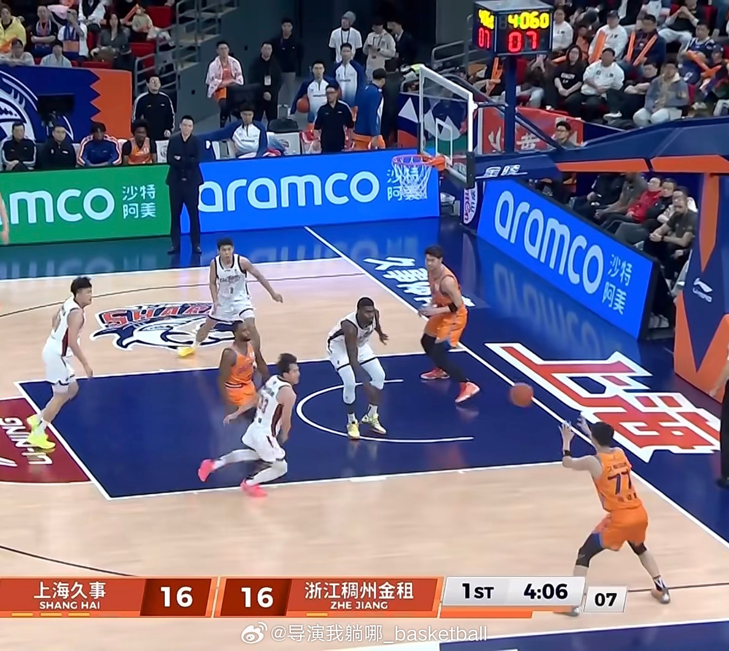 张镇麟开场6分钟球都碰不到，直到弗格上来立刻给他传了一个，才出手一次三分球