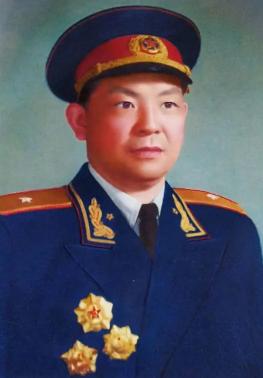 1955年授衔，四野王牌副军长只评少将，8位大将上将联名帮他争衔，罗帅坦言：是我