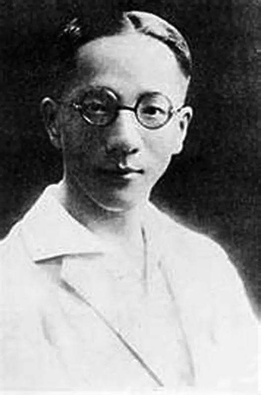 [微风]1915年，年仅19岁的民国神算子林庚白算出袁世凯即将暴卒，甚至还算出汪