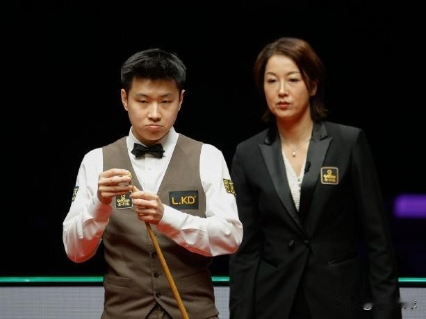 创造历史中国球手包揽斯诺克世界大奖赛4强…斯诺克世界大奖赛8进4的比赛全部结束，