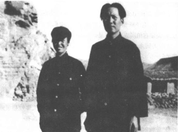 毛泽东与贺子珍在保安(今志丹县)