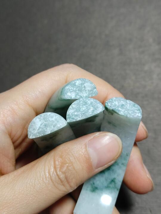翡翠手镯脾气大，碎了一手还有救吗？？