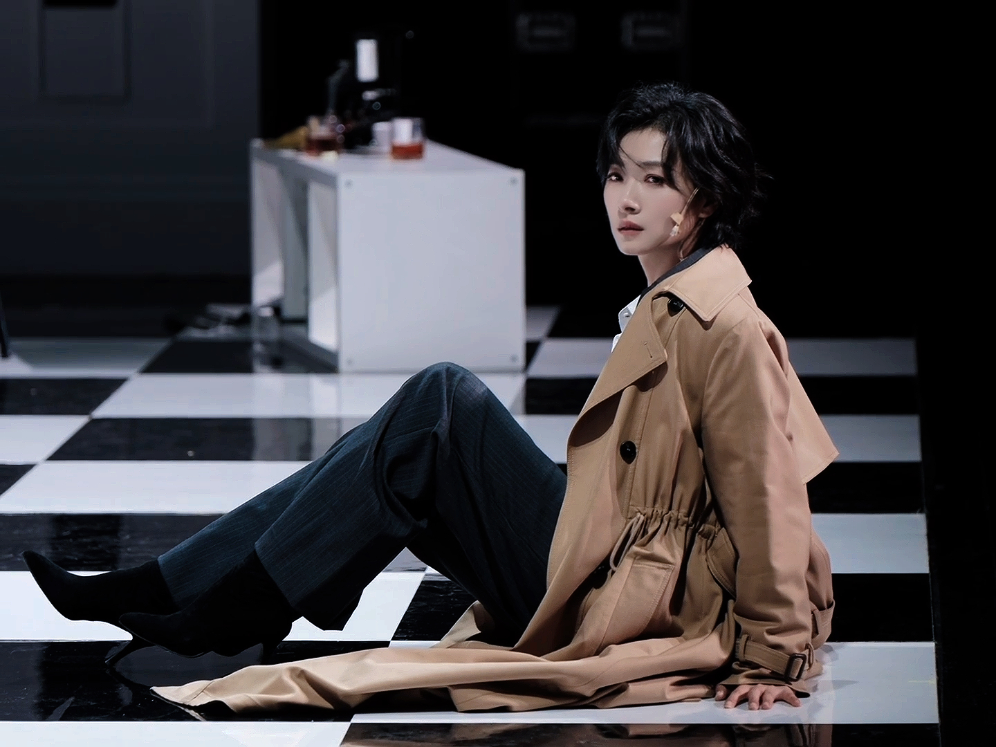 万茜 ｜万茜的幕间漫游记 ｜万茜你好打劫 幕落，灯亮，散场从来不是故事的终点。下